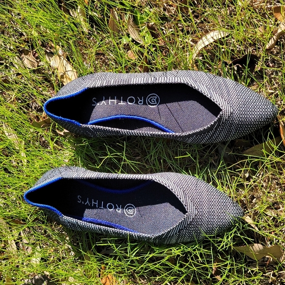 Rothys pointed flats size 7 machine washable super comfortable. - Picture 1 of 12